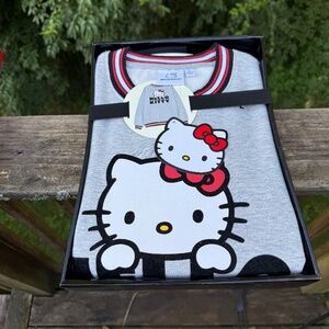 HELLO KITTY Sanrio Gray Crewneck Sweatshirt - New In Box